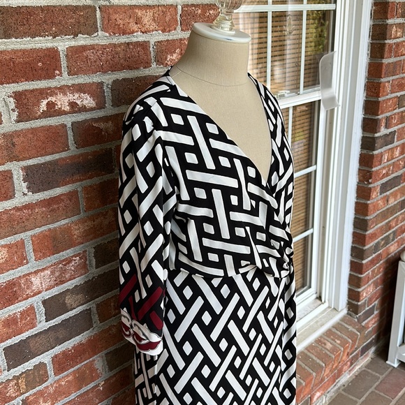 White House Black Market Geometric Print Dress - Picture 4 of 7